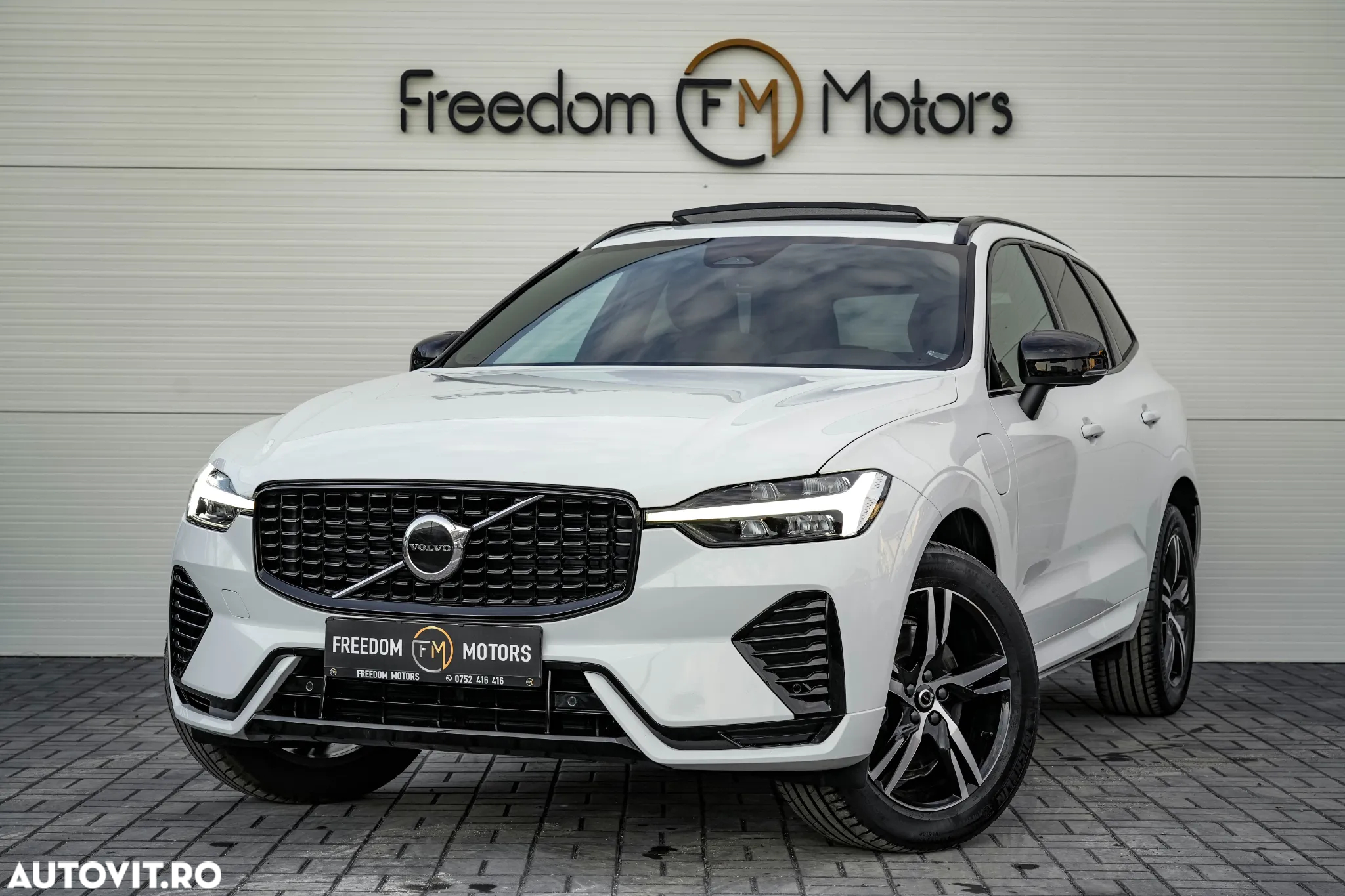 Volvo XC 60 T6 AWD Plug-in Hybrid Ultra Black Edition - 2