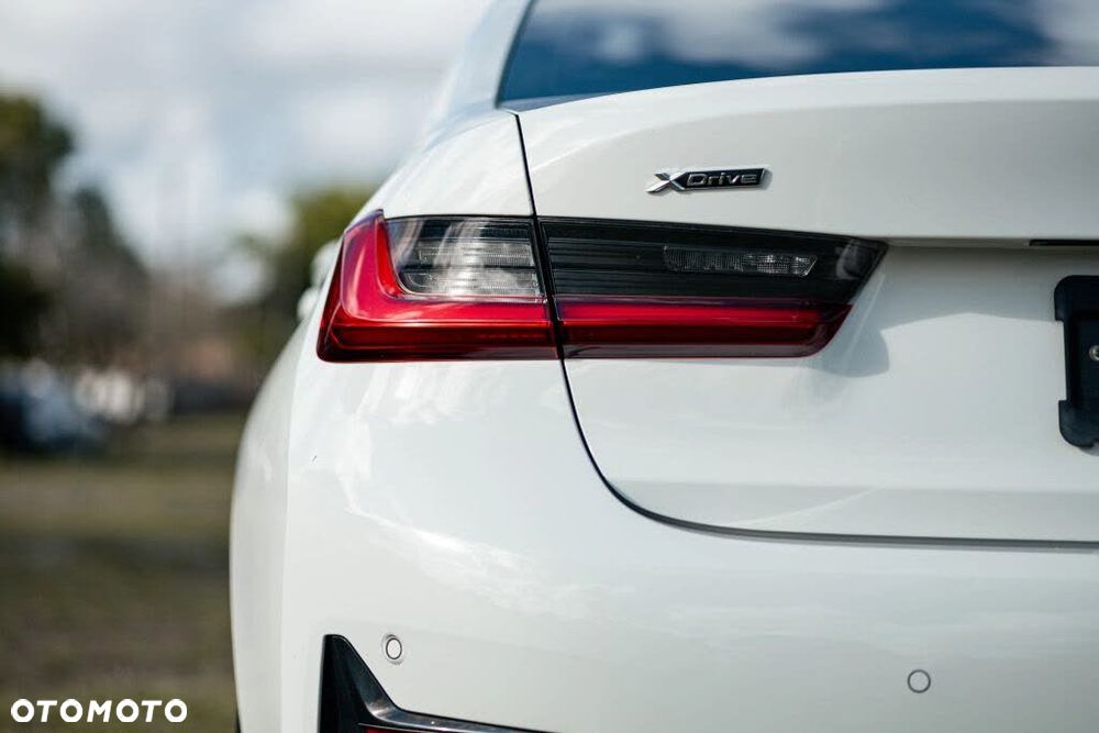 BMW Seria 3 330i xDrive M Sport - 9