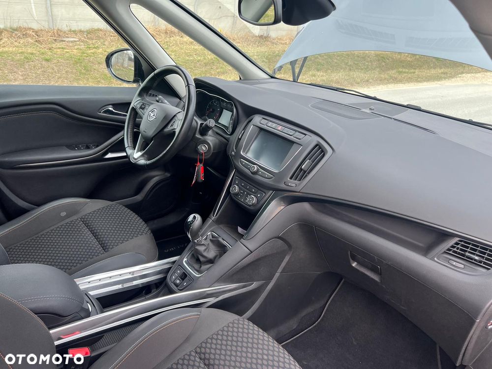 Opel Zafira 1.6 T Plus S&S - 13