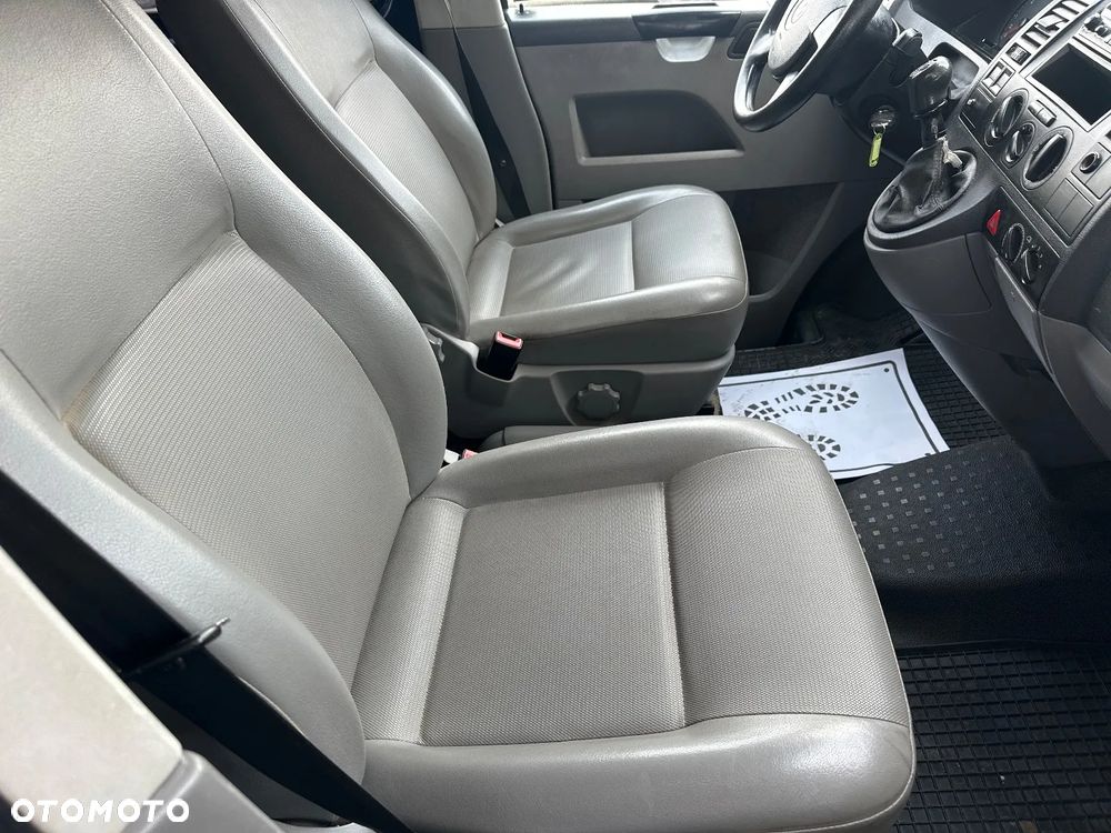 Volkswagen Caravelle - 15