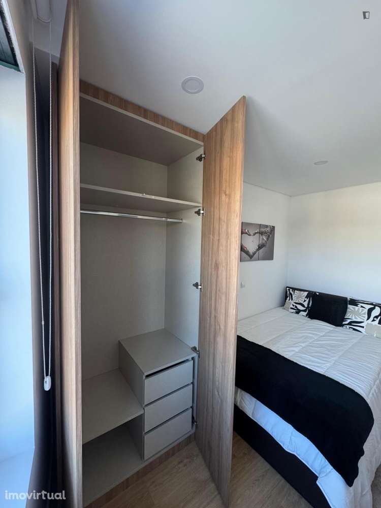 Quarto - localizado em Paranhos Porto - Grande imagem: 3/13