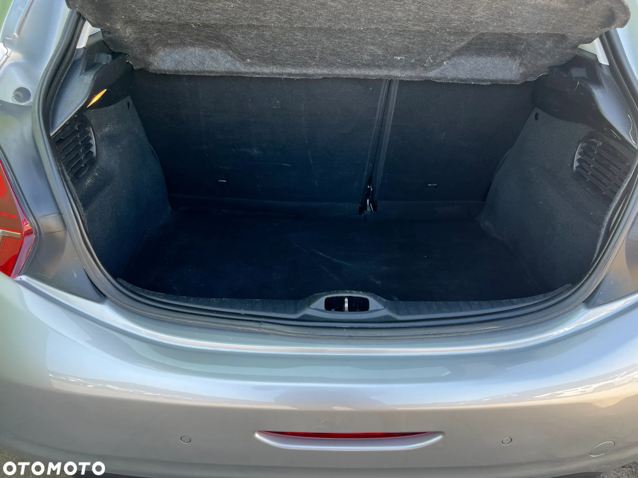 Peugeot 208 - 16