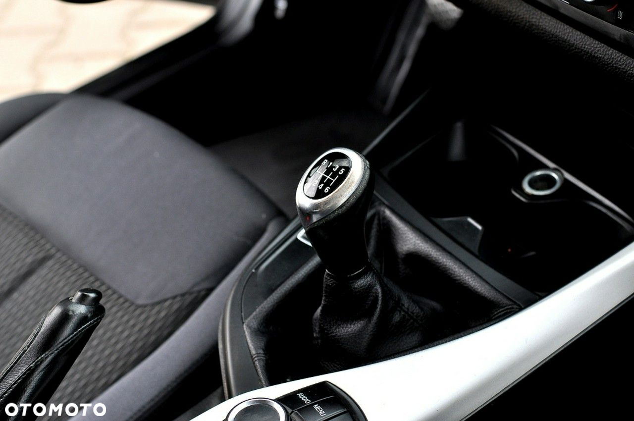 BMW Seria 1 118d DPF - 13