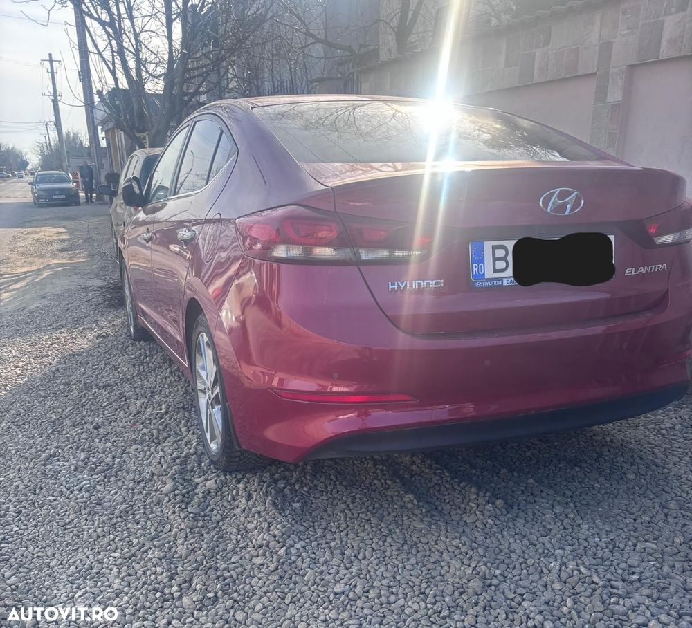 Hyundai Elantra 1.6 CRDI Comfort - 6
