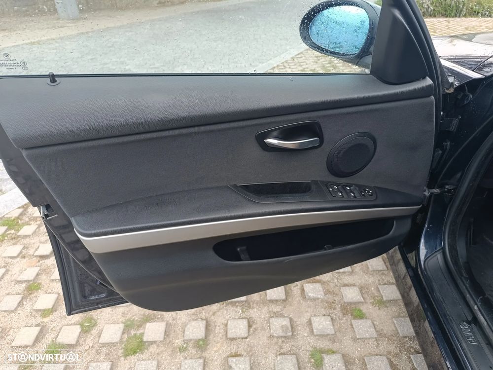 BMW 320 d Touring - 16