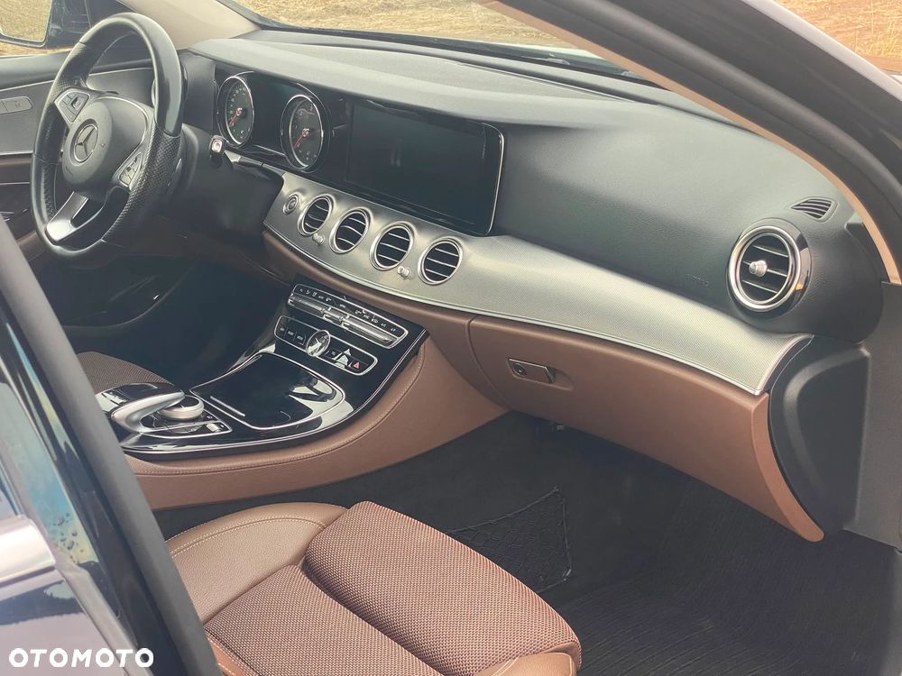 Mercedes-Benz Klasa E 220 d 4-Matic 9G-TRONIC - 13