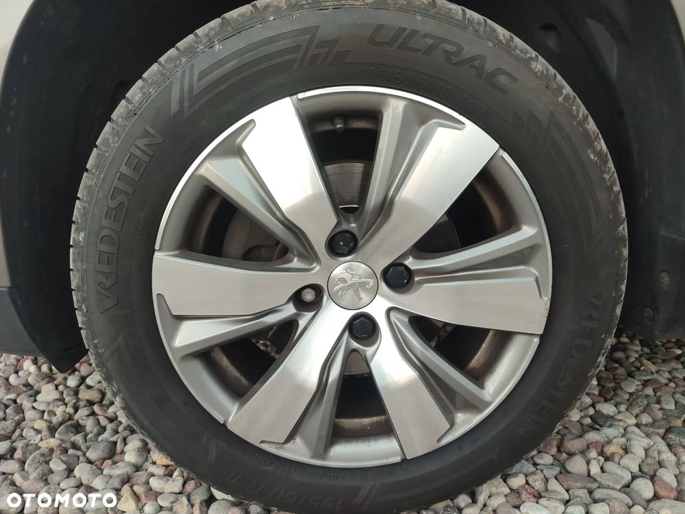 Peugeot 2008 1.2 Pure Tech GPF Allure S&S EAT6 - 9
