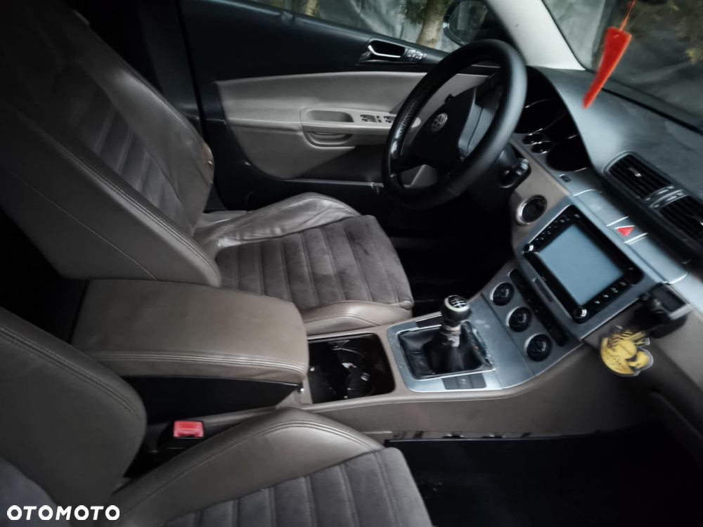 Volkswagen Passat 2.0 FSI Individual - 8