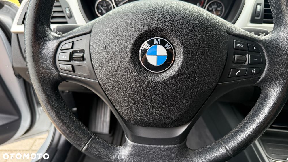 BMW Seria 3 318d Sport Line - 30