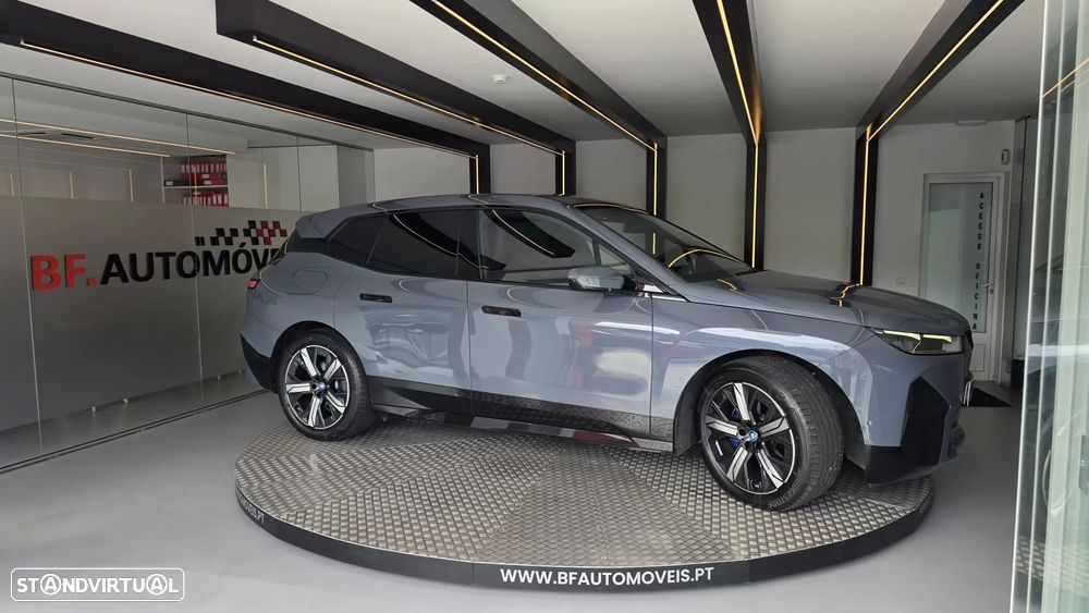 BMW iX xDrive 40 Pack Desportivo - 11