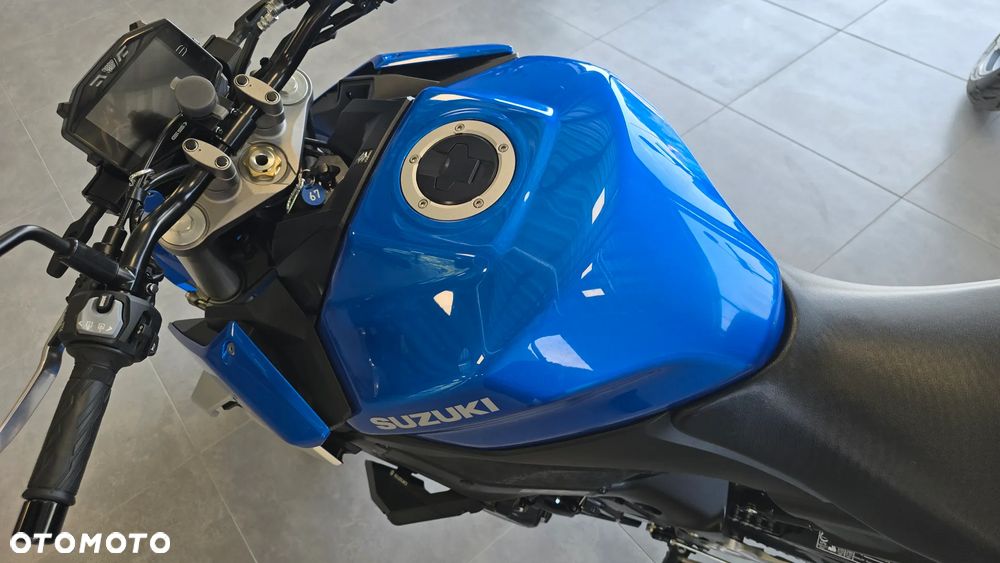 Suzuki GSX - 11