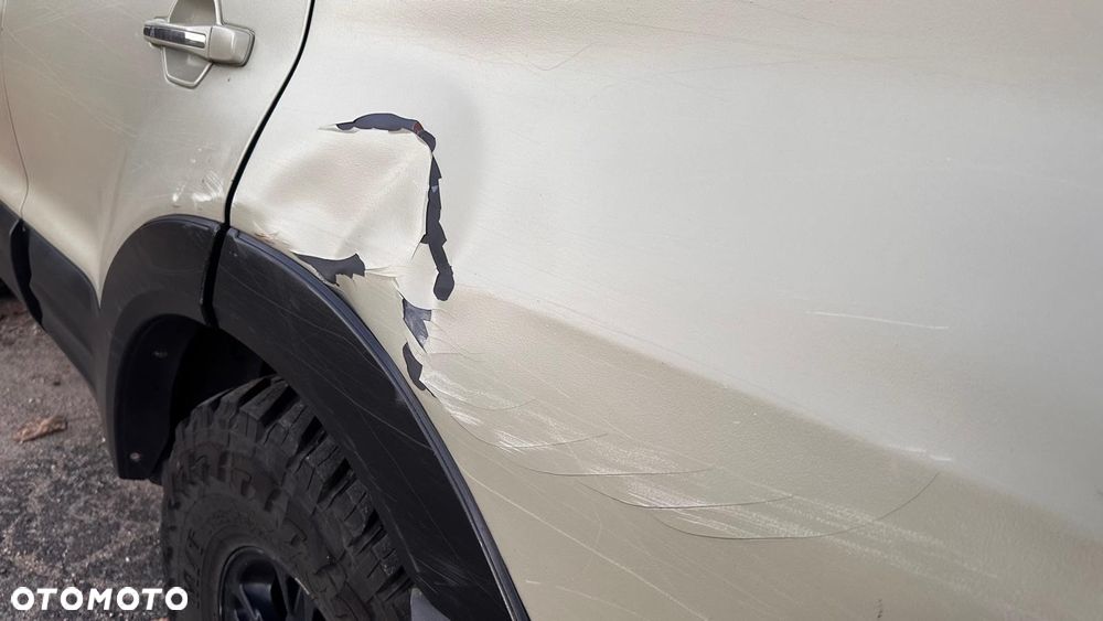 Mitsubishi Pajero - 13