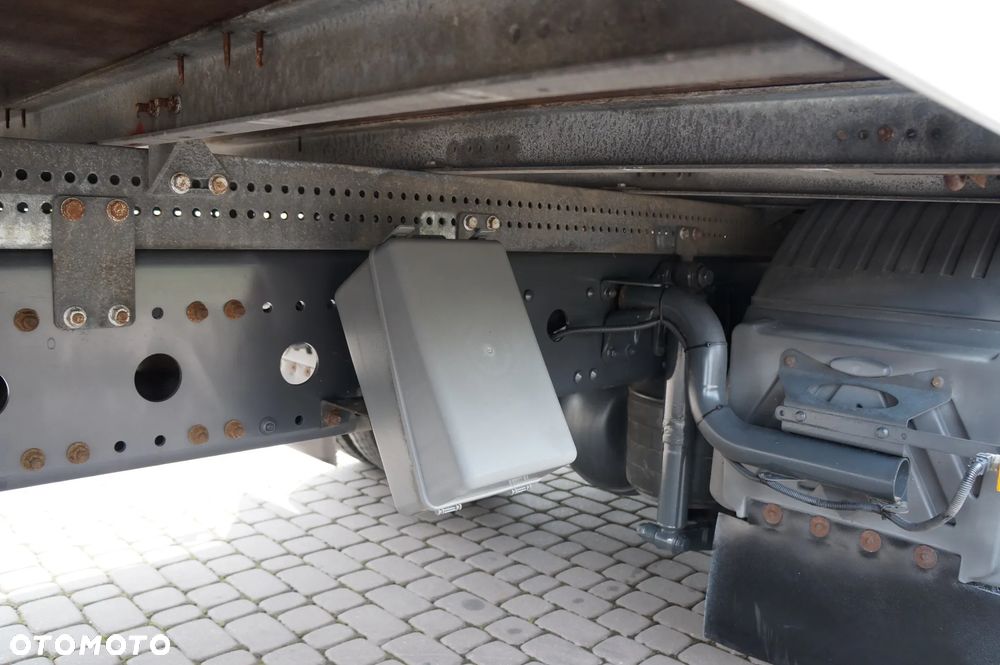 Mercedes-Benz ATEGO 1222 EURO 5 KONTENER 7.30 m 269 TYS KM KLIMATYZACJA 3 OSOBY MANUAL 1318 - 12