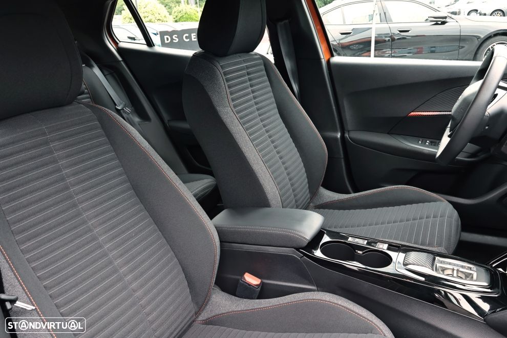 Peugeot e-2008 50 kWh Active Pack - 12