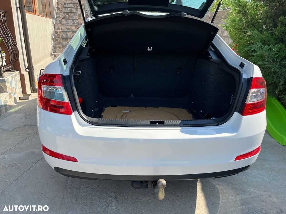 Skoda Octavia 1.4 TSI ELEGANCE - 9