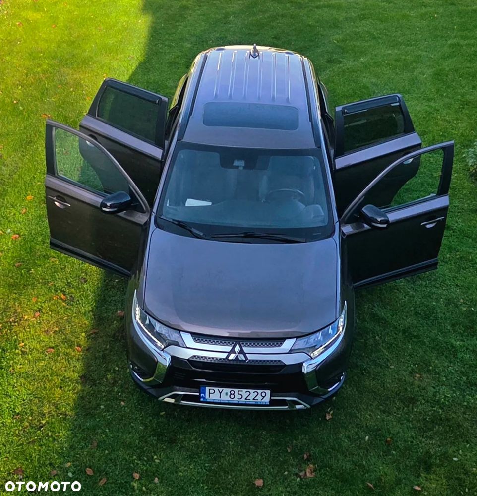 Mitsubishi Outlander - 2