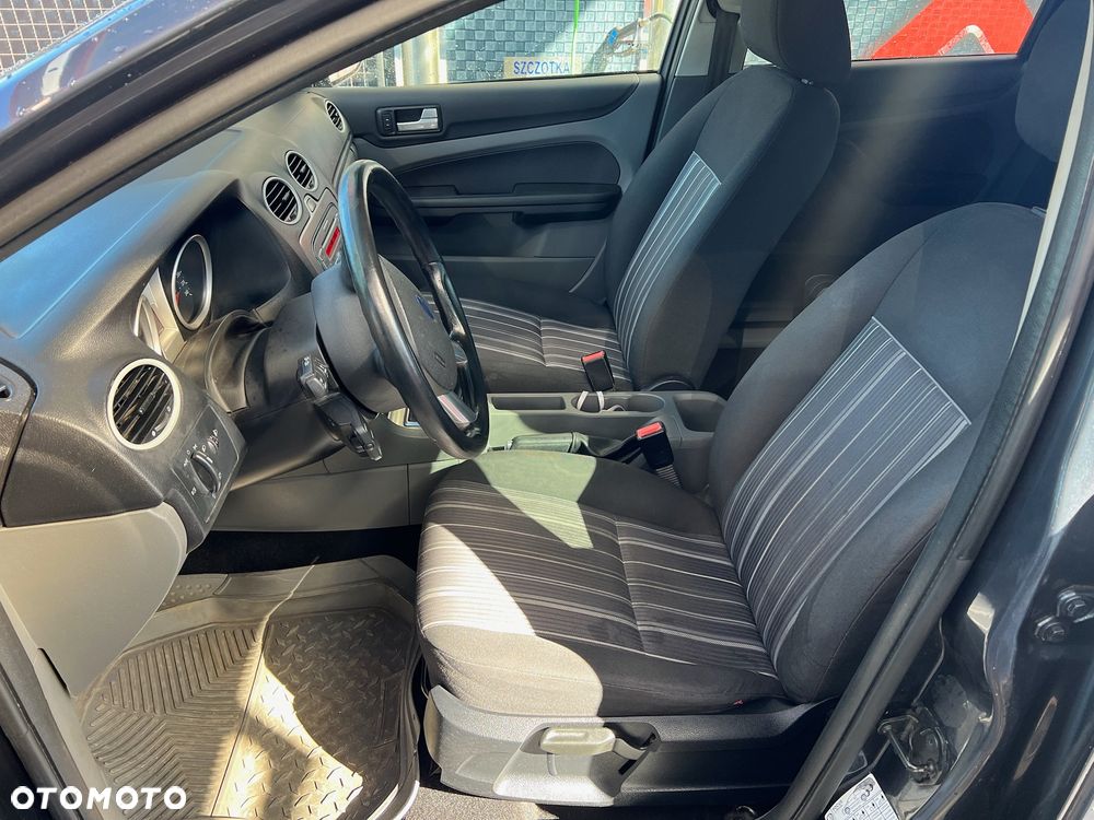 Ford Focus 1.6 TDCi Ambiente - 9