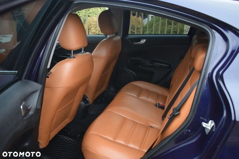 Alfa Romeo Giulietta 2.0 JTDM Veloce - 8