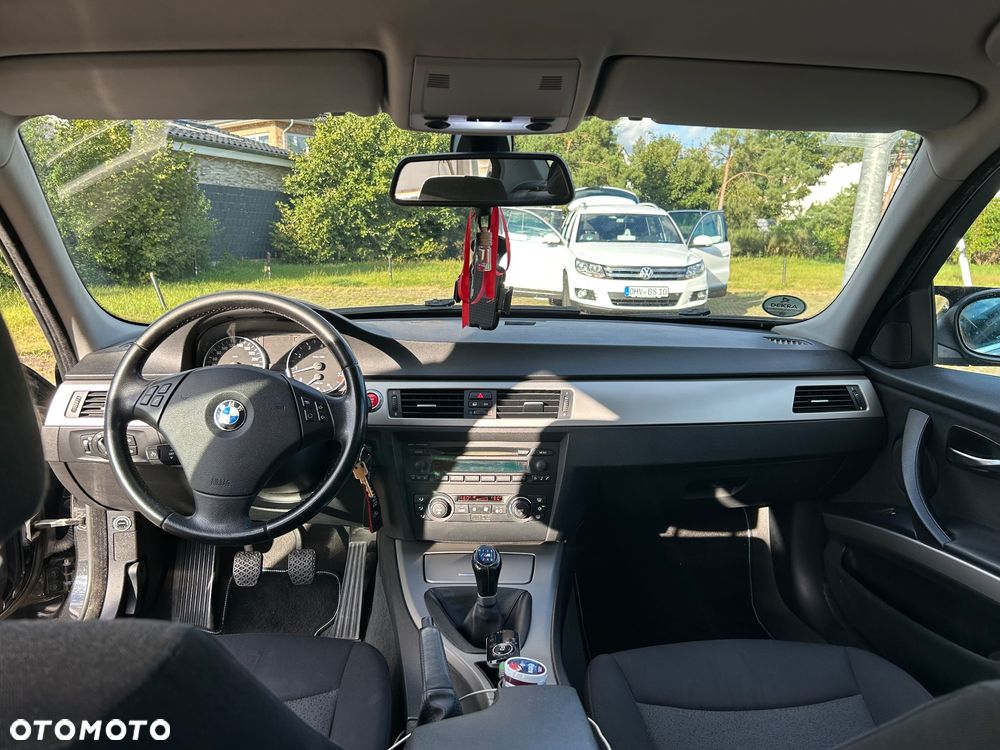BMW Seria 3 325i - 11
