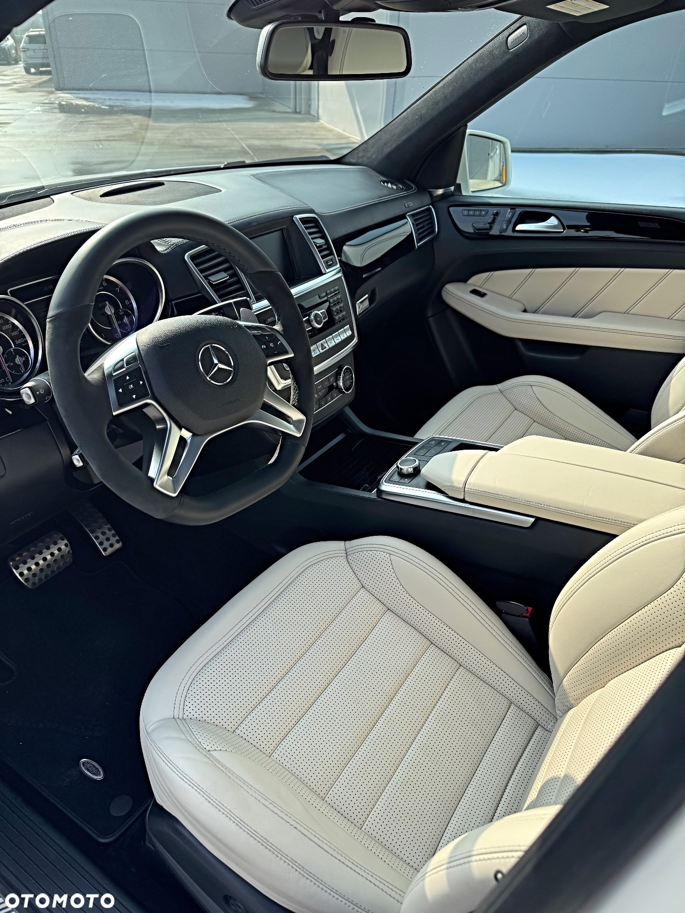 Mercedes-Benz ML 63 AMG 4-Matic - 8