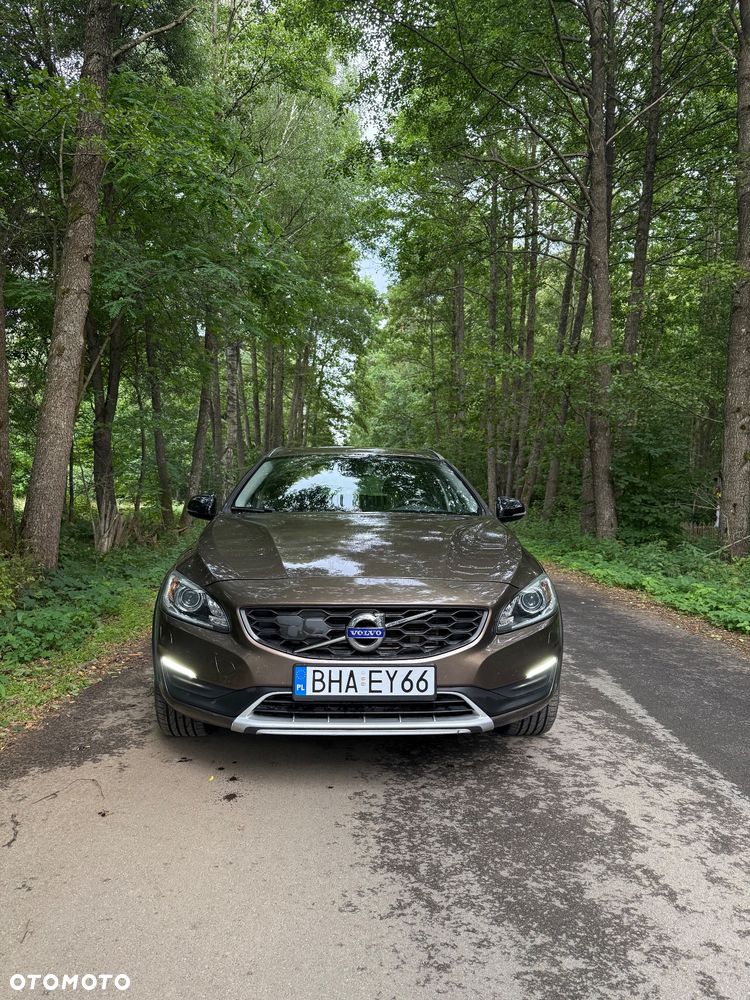 Volvo V60 Cross Country - 1