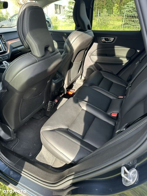 Volvo XC 60 B4 B Plus Dark - 12