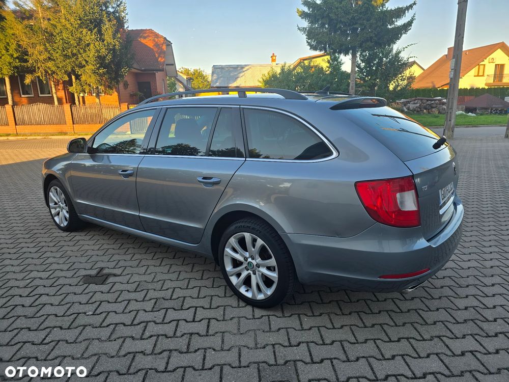 Skoda Superb 2.0 TDI Elegance DSG - 34