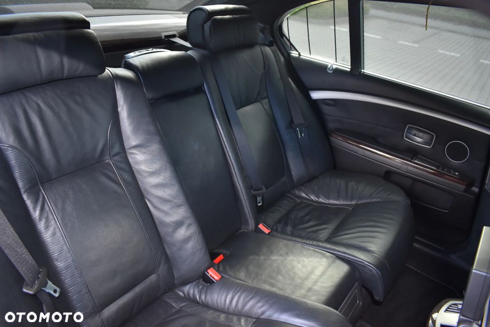 BMW Seria 7 - 26