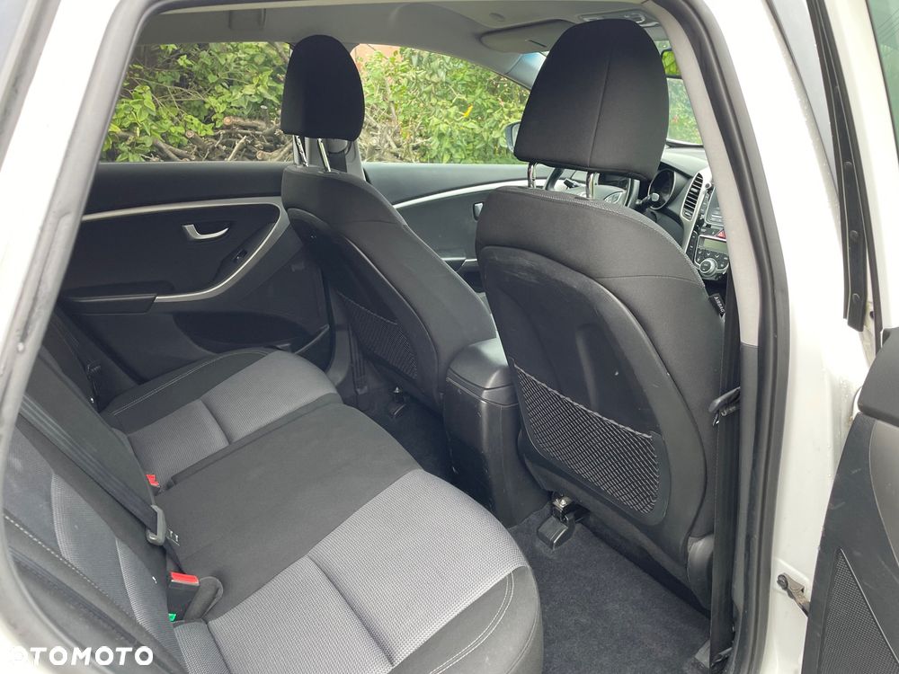 Hyundai i30 blue Kombi 1.6 CRDi Style - 20