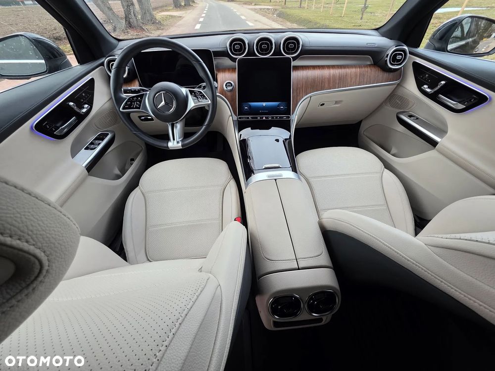 Mercedes-Benz GLC 300 4Matic 9G-TRONIC AMG Line - 12