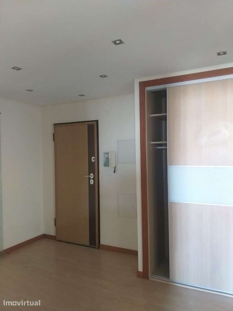 Apartamento T3 com garagem e ar condicionado - Grande imagem: 3/25