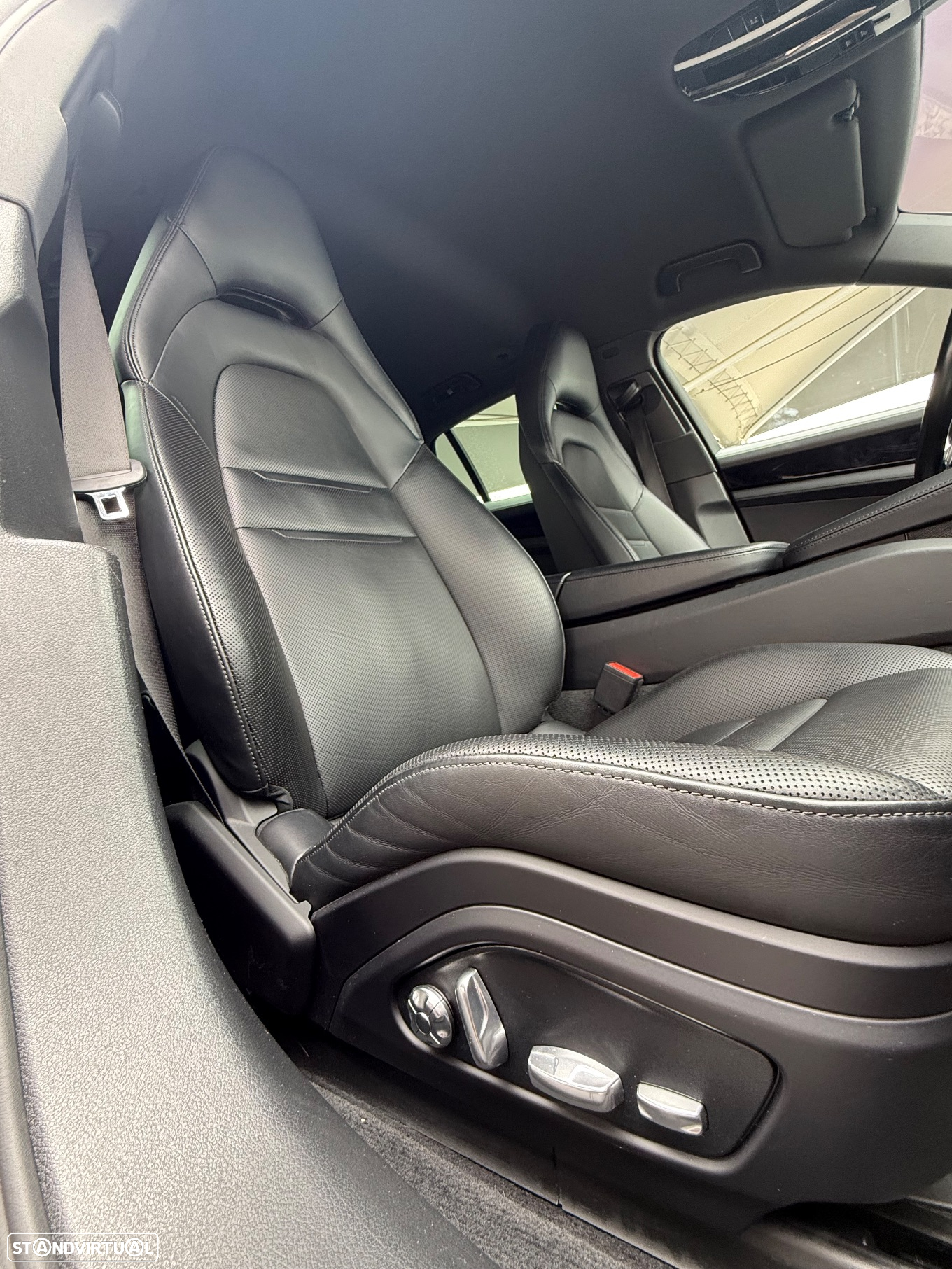 Porsche Panamera Sport Turismo 4 E-Hybrid 10 Years Edition - 12