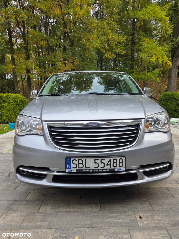 Chrysler Town & Country - 5