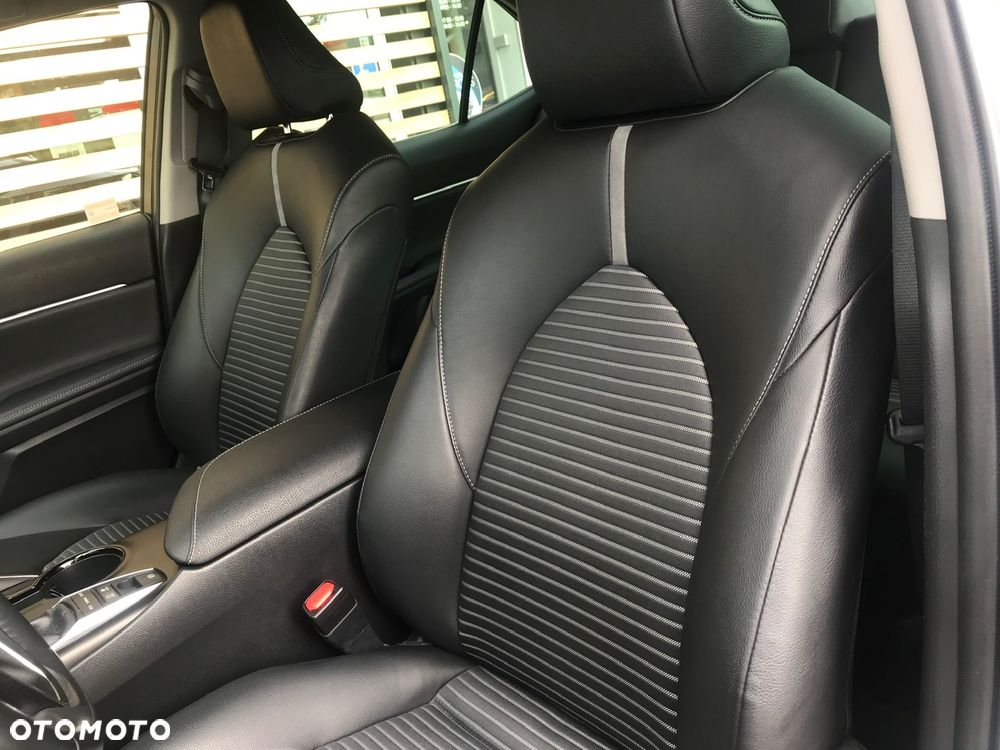 Toyota Camry 2.5 Hybrid Prestige CVT - 20