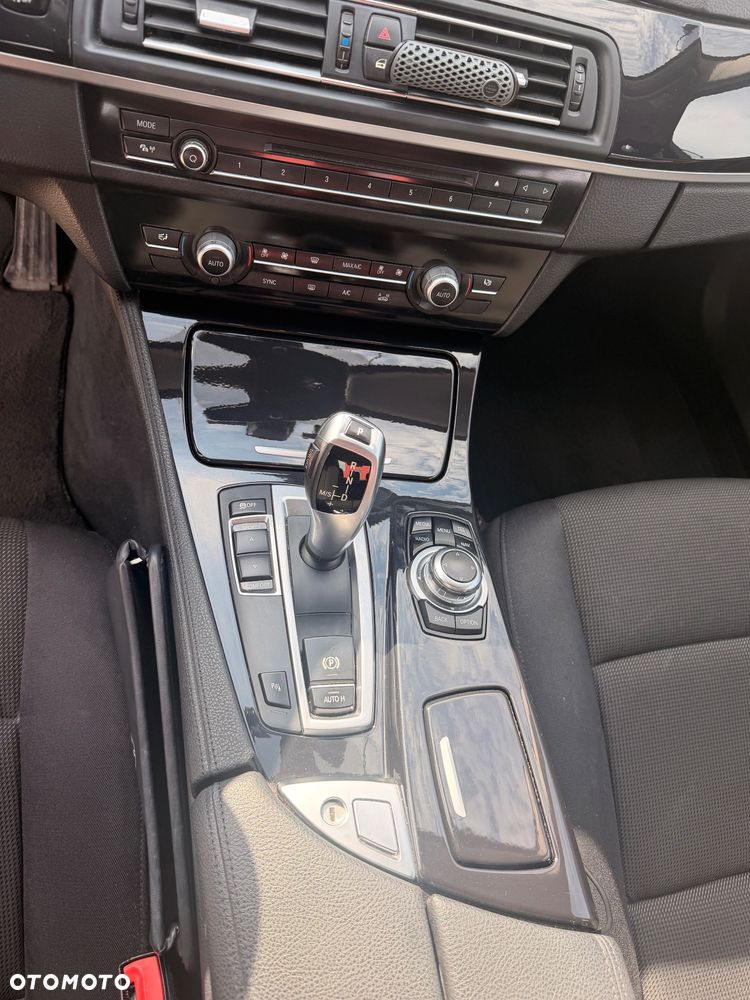 BMW Seria 5 518d - 11