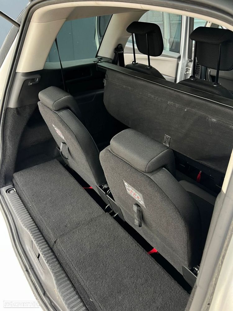 Citroën C4 Grand Picasso 1.6 e-HDi Collection ETG6 J17 - 15