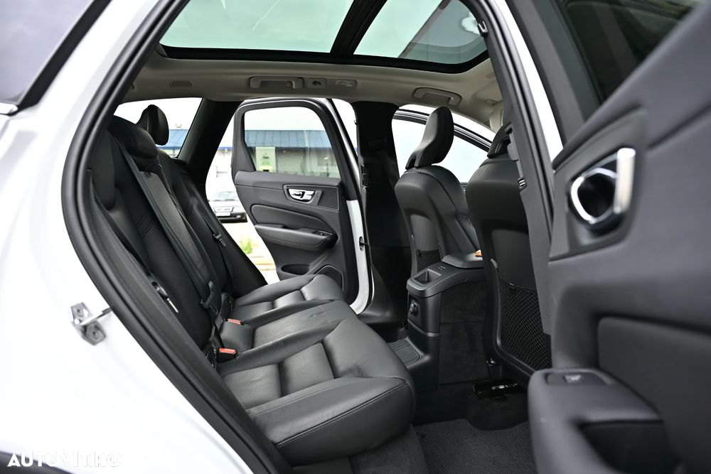 Volvo XC 60 T6 AWD Recharge Geartronic Inscription Expression - 25