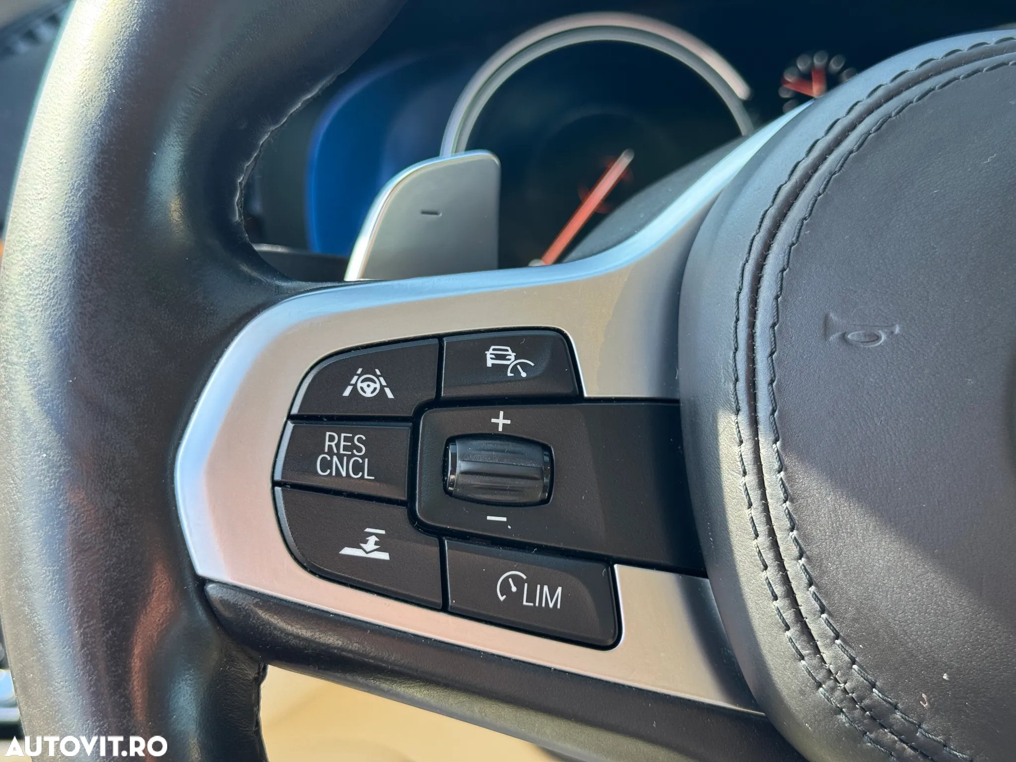 BMW Seria 5 520d xDrive AT - 32