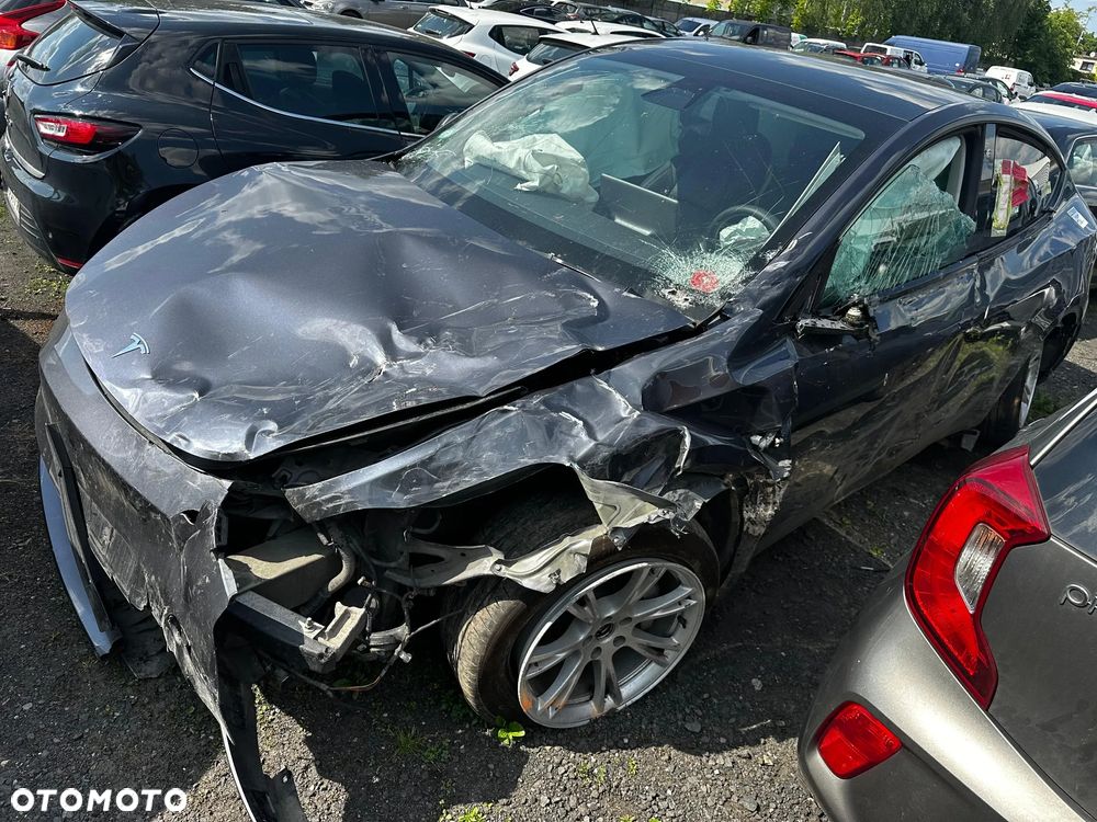 Tesla Y Model Long Range Dual Motor AWD - 4