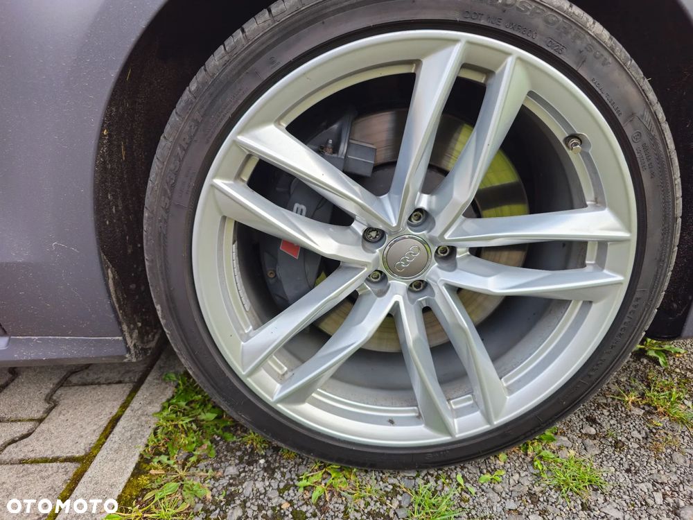 Audi S8 - 8