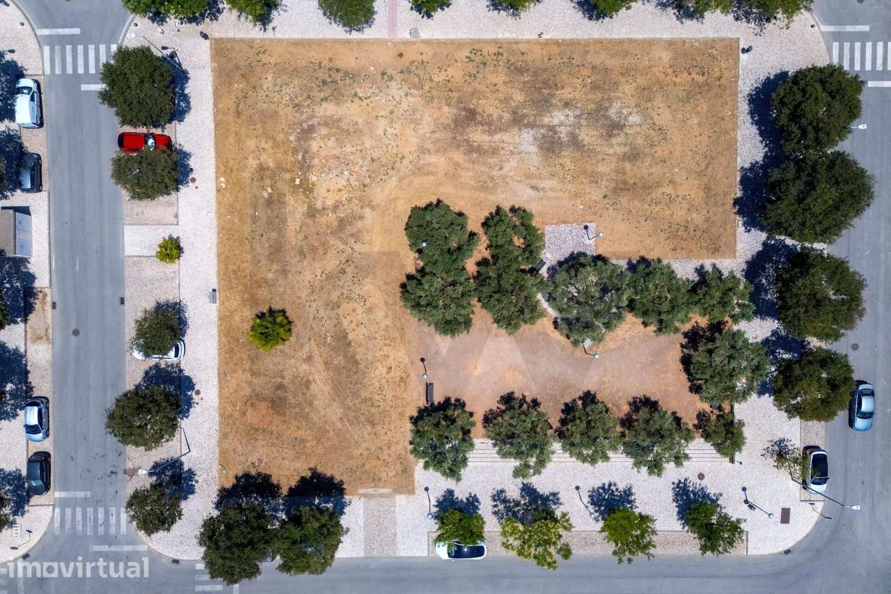 Terreno para construção de Prédio em Loulé - Grande imagem: 2/23