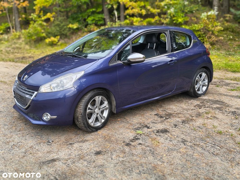 Peugeot 208 - 1