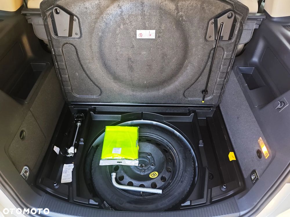 Volkswagen Touran 2.0 TDI Highline - 38