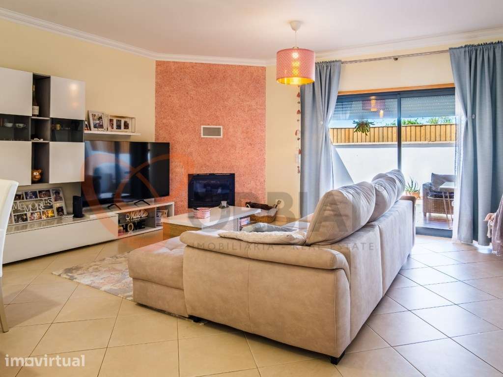 Moradia T3 em banda com piscina, garagem para 3 viaturas e terraço ... - Grande imagem: 4/48
