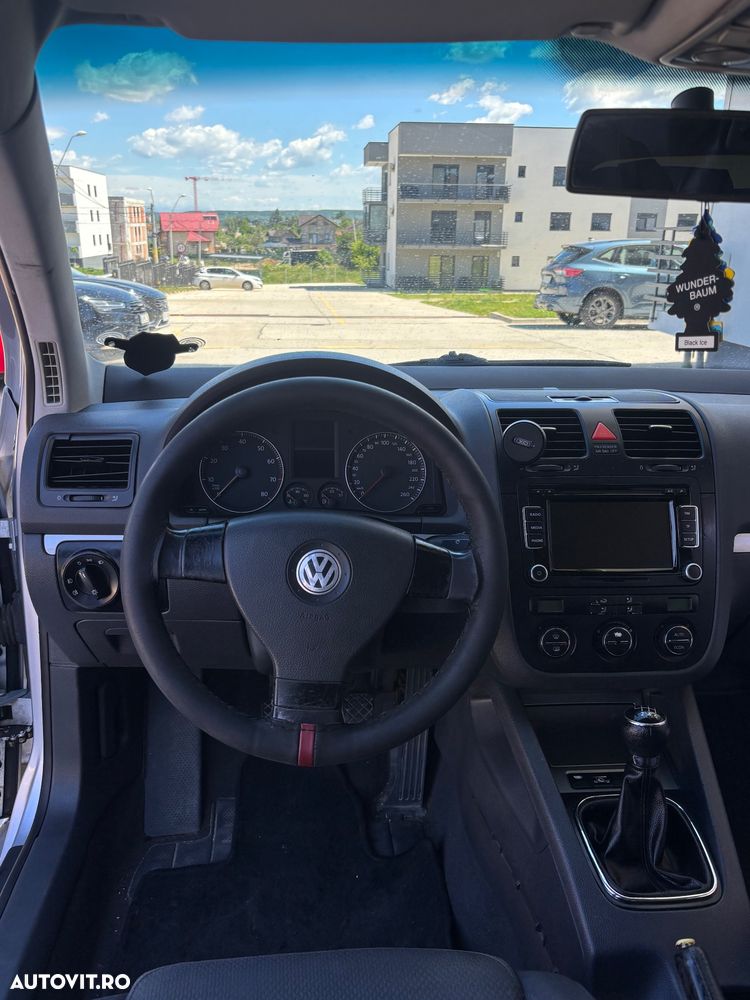 Volkswagen Golf - 8