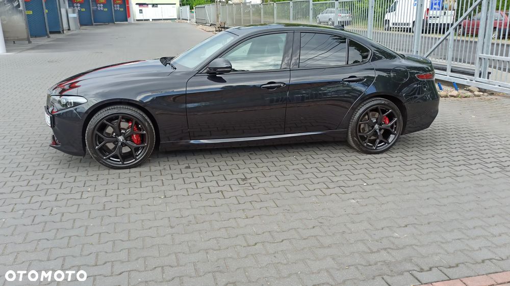 Alfa Romeo Giulia 2.0 Turbo Competizione Q4 - 6