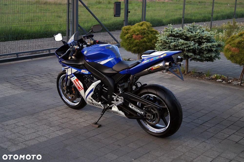 Yamaha R1 - 9