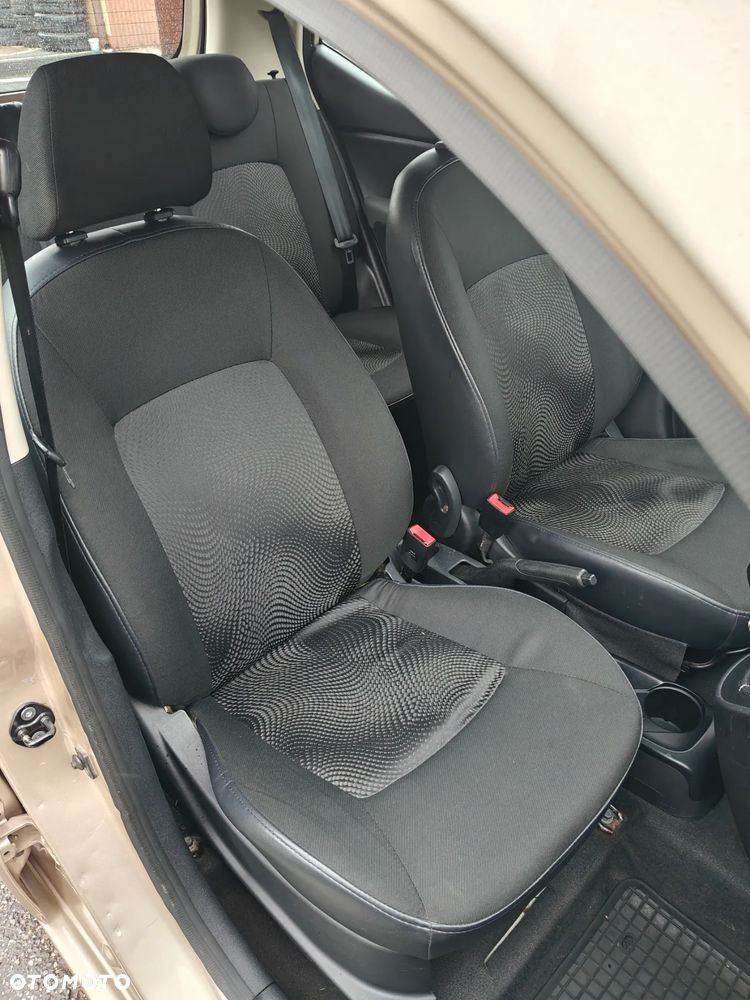 Hyundai i10 1.1 Comfort - 12