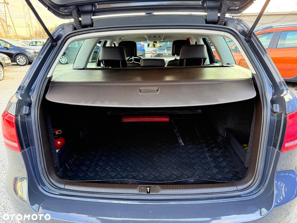 Volkswagen Passat Variant 2.0 Blue TDI SCR Trendline - 26