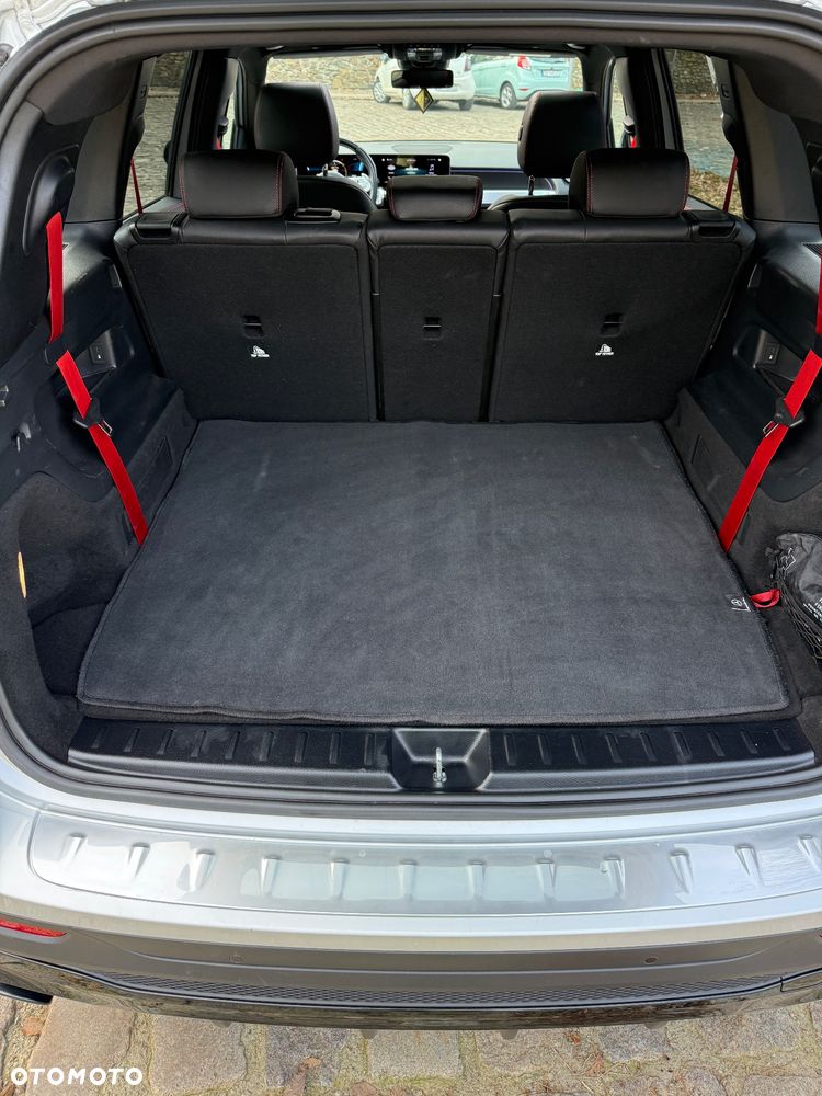 Mercedes-Benz GLB - 33